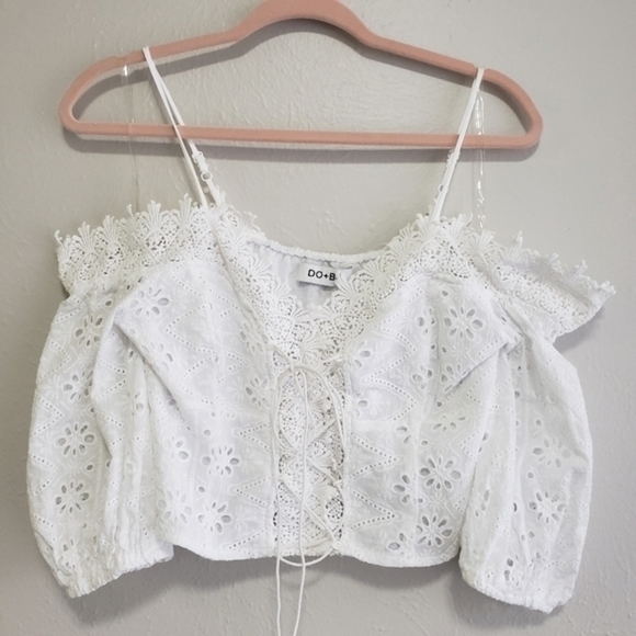 Elegant White Lace Off-Shoulder Top - Picture 5 of 16